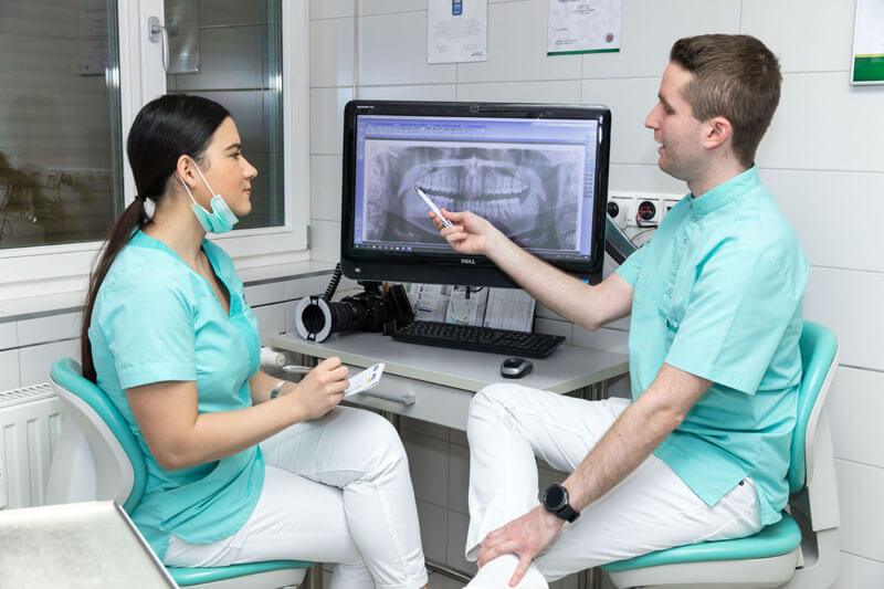  A fogröntgen vagy fogászati röntgen lehet intraorális vagy panoráma röntgen, ezen belül hagyományos vagy digitális röntgen.