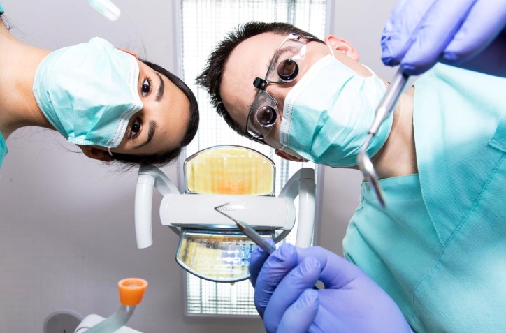 A PRF technika speciális berendezéseket és szaktudást igényel az orvosi rendelőben