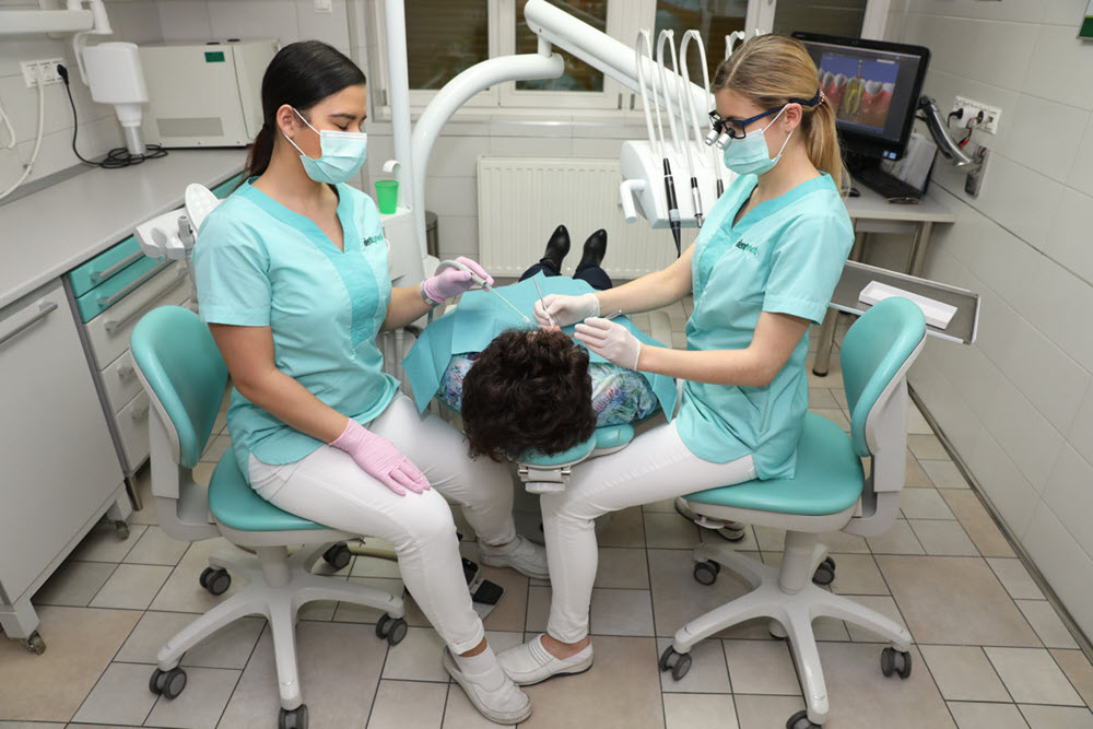 Az állkapocsfájdalom lehet állandó vagy időszakos, tompa, nyomó vagy éles, szúró jellegű.