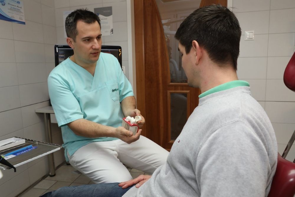 A fogászati fémallergia egy olyan túlérzékenységi reakció, amelyet a fogpótlásokban, tömésekben vagy fogszabályozókban található fémek válthatnak ki.