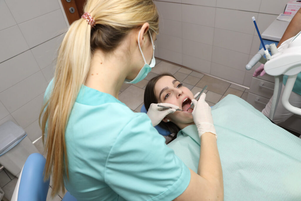 A gyökérkezelés más néven endodoncia.