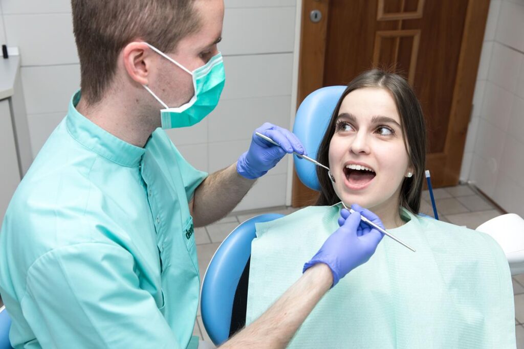 Inyrecesszió - ínyvisszahúzódás - kezelését megelőző vizsgálat.