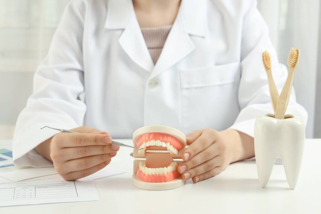 hogyan valósítható meg a szájpadlás nélküli kivehető fogsor?